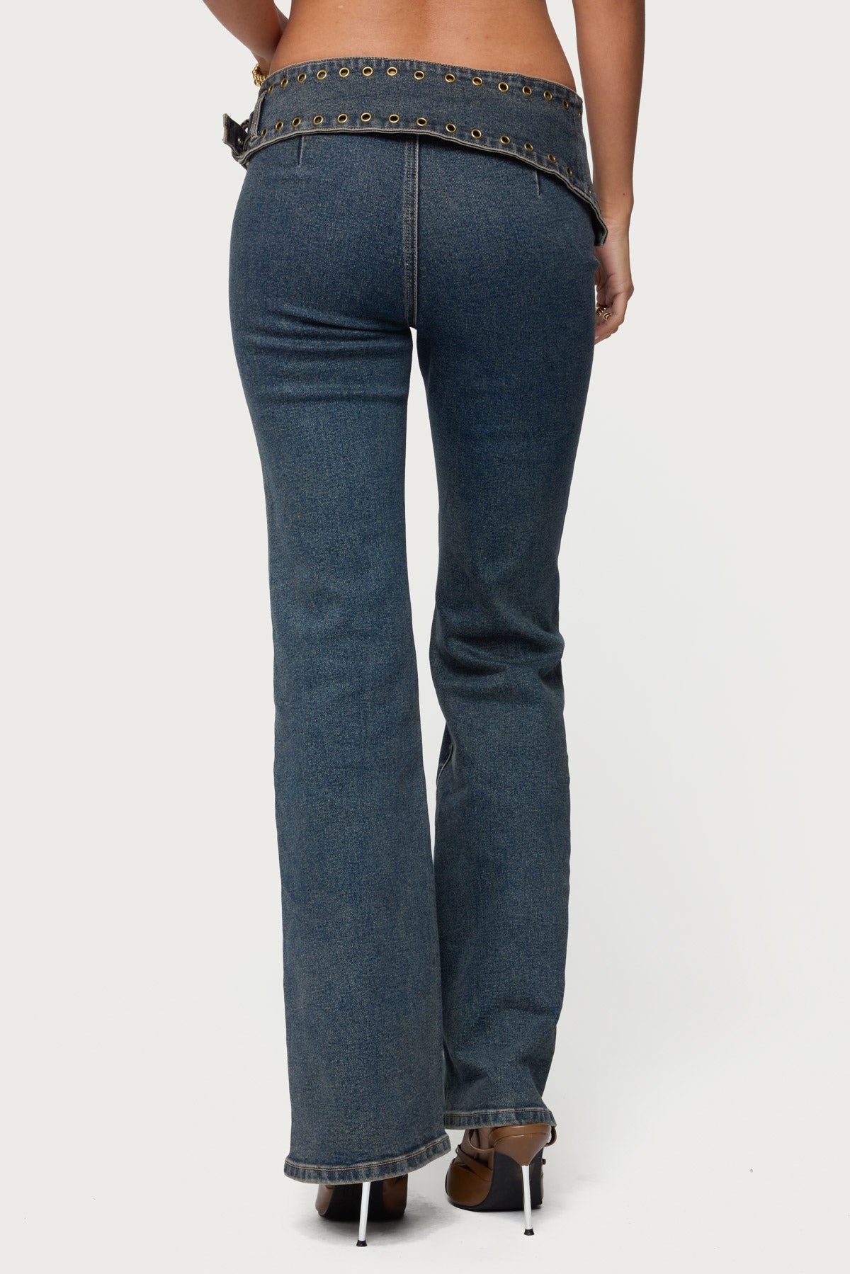 Asymmetric Grommet Belt Low Rise Flared Jeans - Image 5